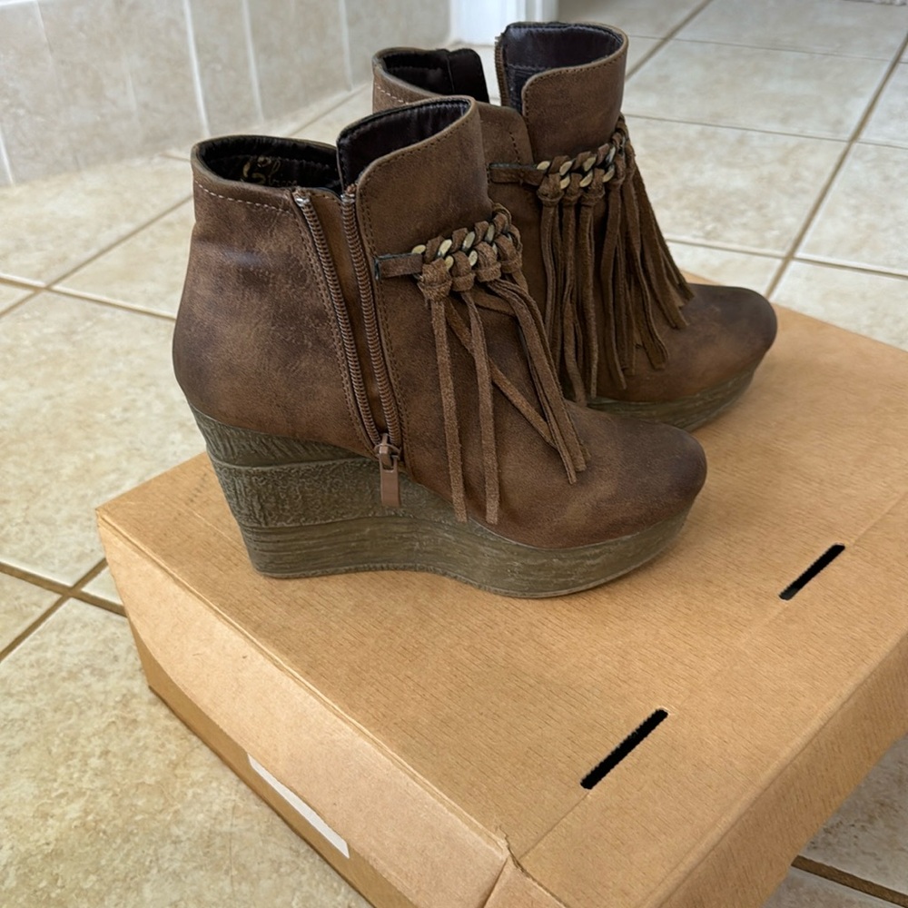 Sbicca booties